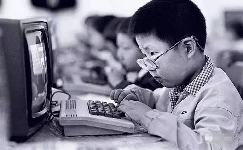 北大兄弟辍学卖苹果事件调查，背后的故事与真相揭秘
