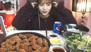 林由奈最新发现，小巷中的美食宝藏