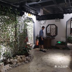 探秘小巷独特风味，YJL最新版特色小店揭秘