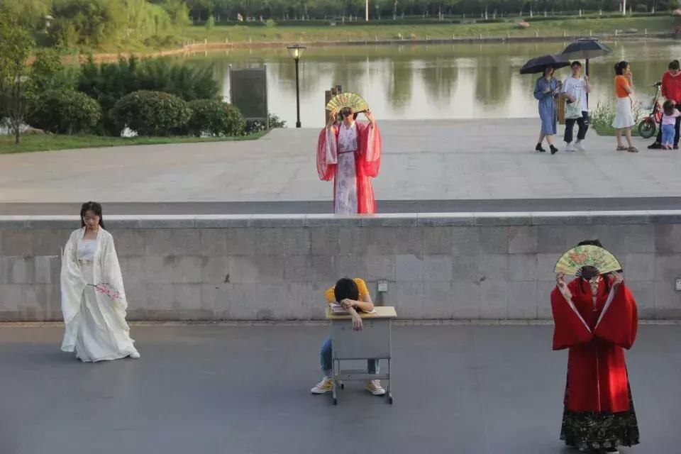 小明的奇幻之旅与友情纽带，探寻最新国外代理的故事
