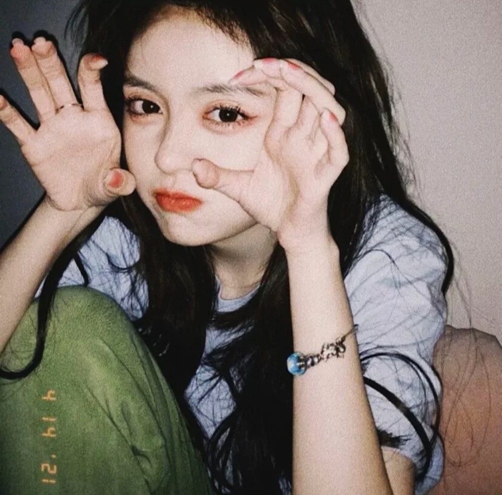 黑白女生头像，时尚潮流中的独特魅力风采