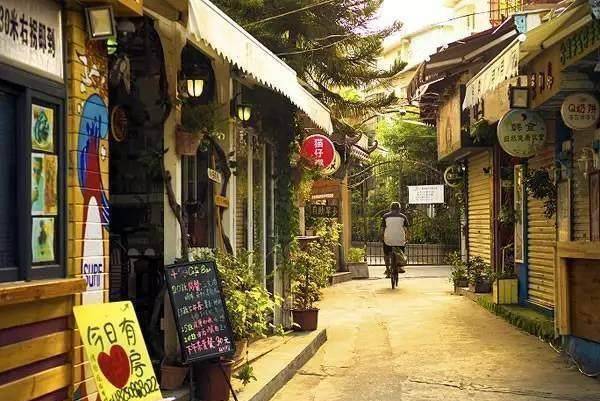 世界500强名单下的神秘小巷奇遇，隐藏版特色小店的探索之旅